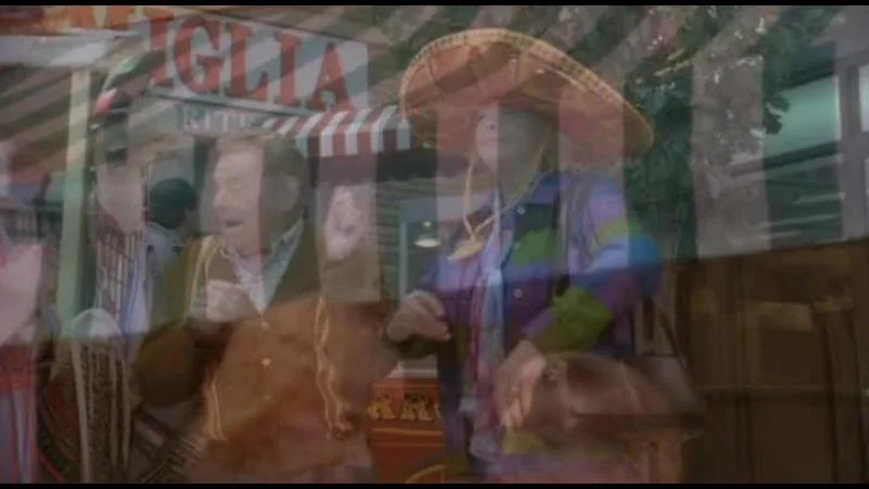 Кадры из сериала Король Квинса (1998)